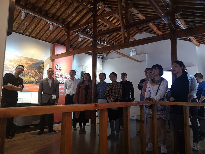 區(qū)城建投黨支部開(kāi)展革命傳統(tǒng)教育“緬懷先烈、重溫誓詞”主題黨日活動(dòng)