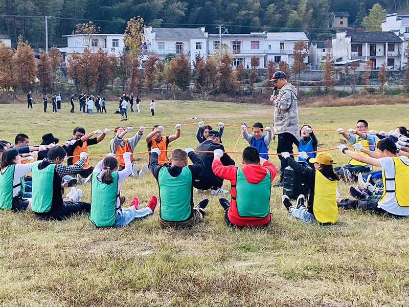 不忘初心、繼續(xù)前行、同心同行、勇攀高峰——屯溪城建投公司開展“不忘初心、牢記使命”主題教育素質(zhì)拓展訓練