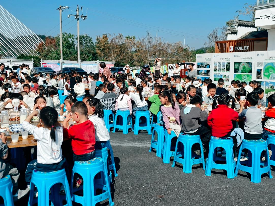 以“童”為橋促振興     農(nóng)耕體驗(yàn)樂(lè)翻天